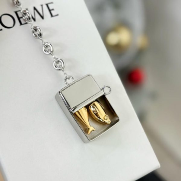 repliche,replica,perfette,siti di,affidabili,migliori siti,dove comprare,1:1,scarpe da ginnastica Nuovo ciondolo Loewe a forma di scatola di sardine, in ottone (EB4TVJ)