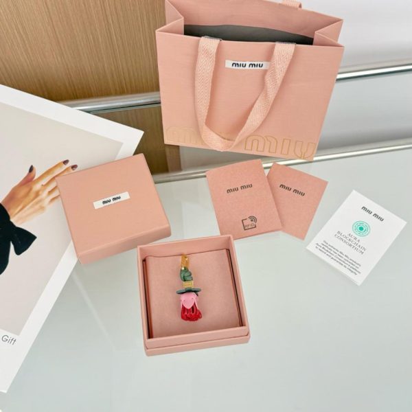 repliche,replica,perfette,siti di,affidabili,migliori siti,dove comprare,1:1,scarpe da ginnastica Nuovo accessorio per scarpe MIUMIU Mini fiore rosa (4TM7AD)