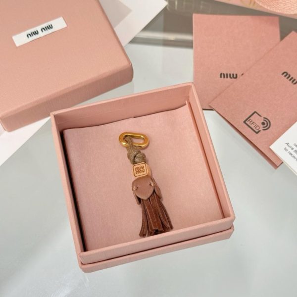 repliche,replica,perfette,siti di,affidabili,migliori siti,dove comprare,1:1,scarpe da ginnastica Nuovo accessorio per scarpe MIUMIU Mini Nappa (1XVMCB)