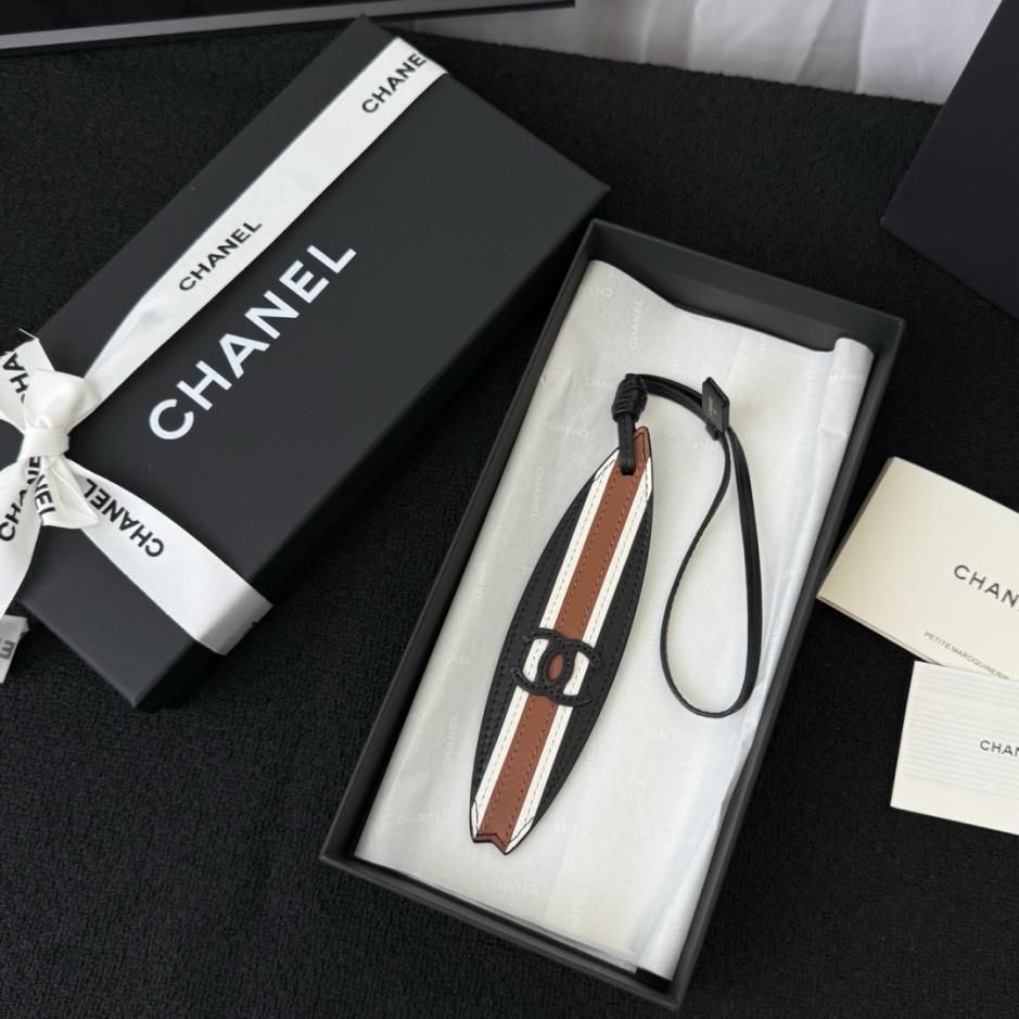 repliche,replica,perfette,siti di,affidabili,migliori siti,dove comprare,1:1,scarpe da ginnastica Charm Chanel in pelle a forma di tavola da surf con classico logo a doppia C (A1Y7IW)