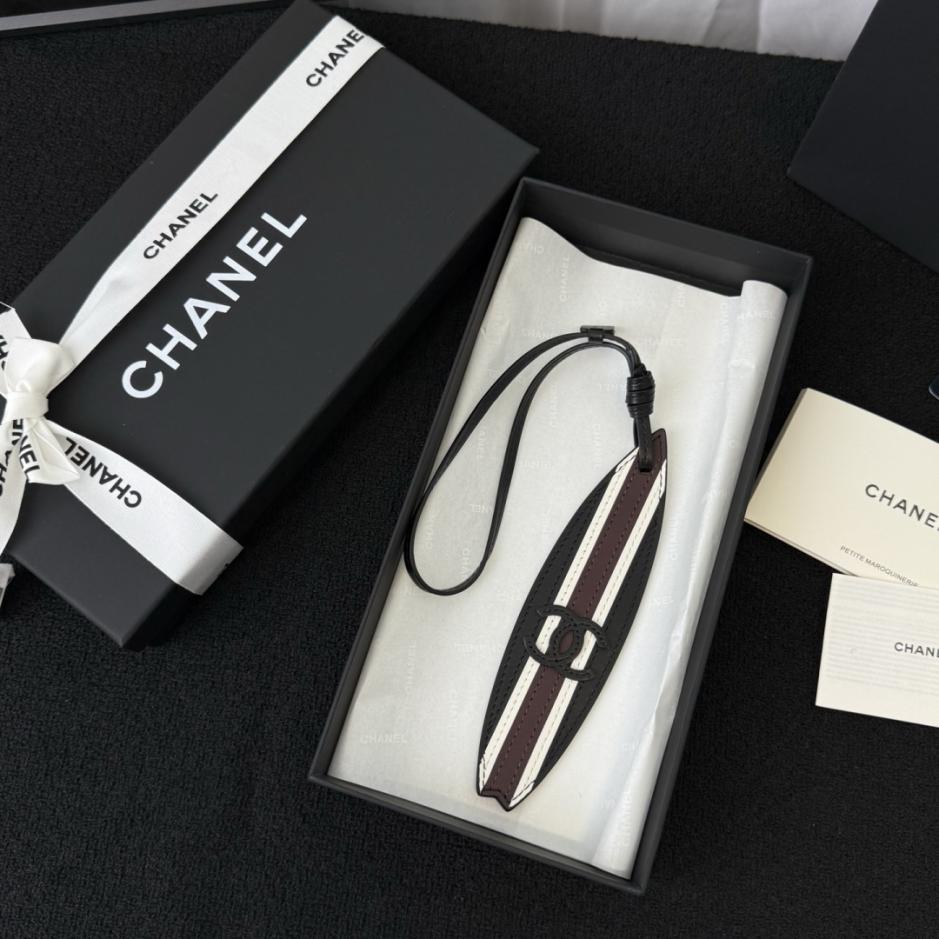 repliche,replica,perfette,siti di,affidabili,migliori siti,dove comprare,1:1,scarpe da ginnastica Charm Chanel in pelle a forma di tavola da surf con il classico logo a doppia C (QEGSJD).