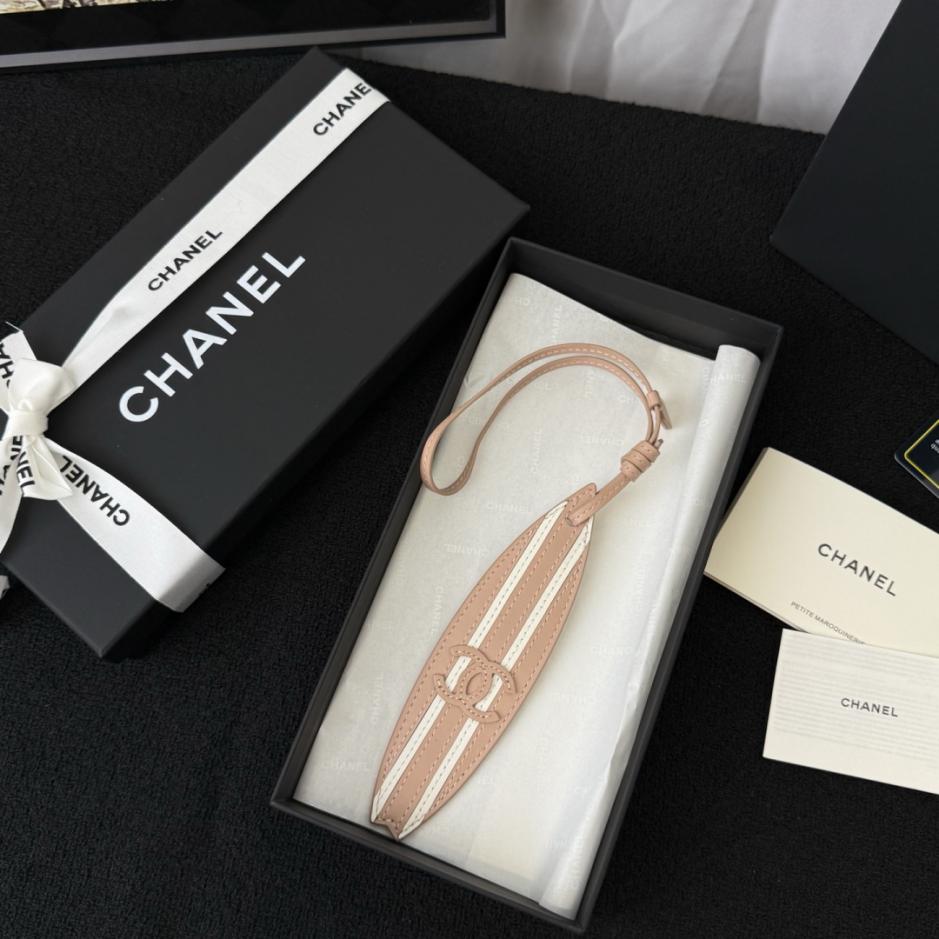 repliche,replica,perfette,siti di,affidabili,migliori siti,dove comprare,1:1,scarpe da ginnastica Charm Chanel in pelle a forma di tavola da surf con il classico logo a doppia C (YELUT0).