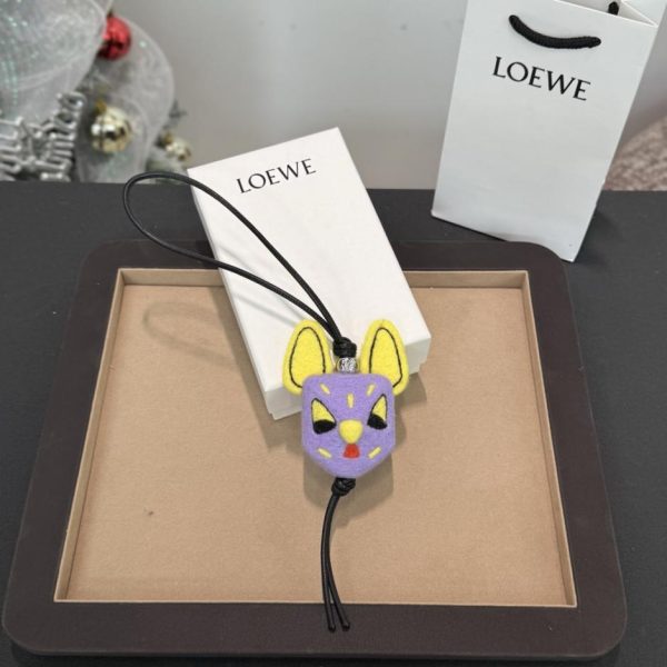Nuovo ciondolo Loewe a forma di gattino in feltro (IRK2I0)