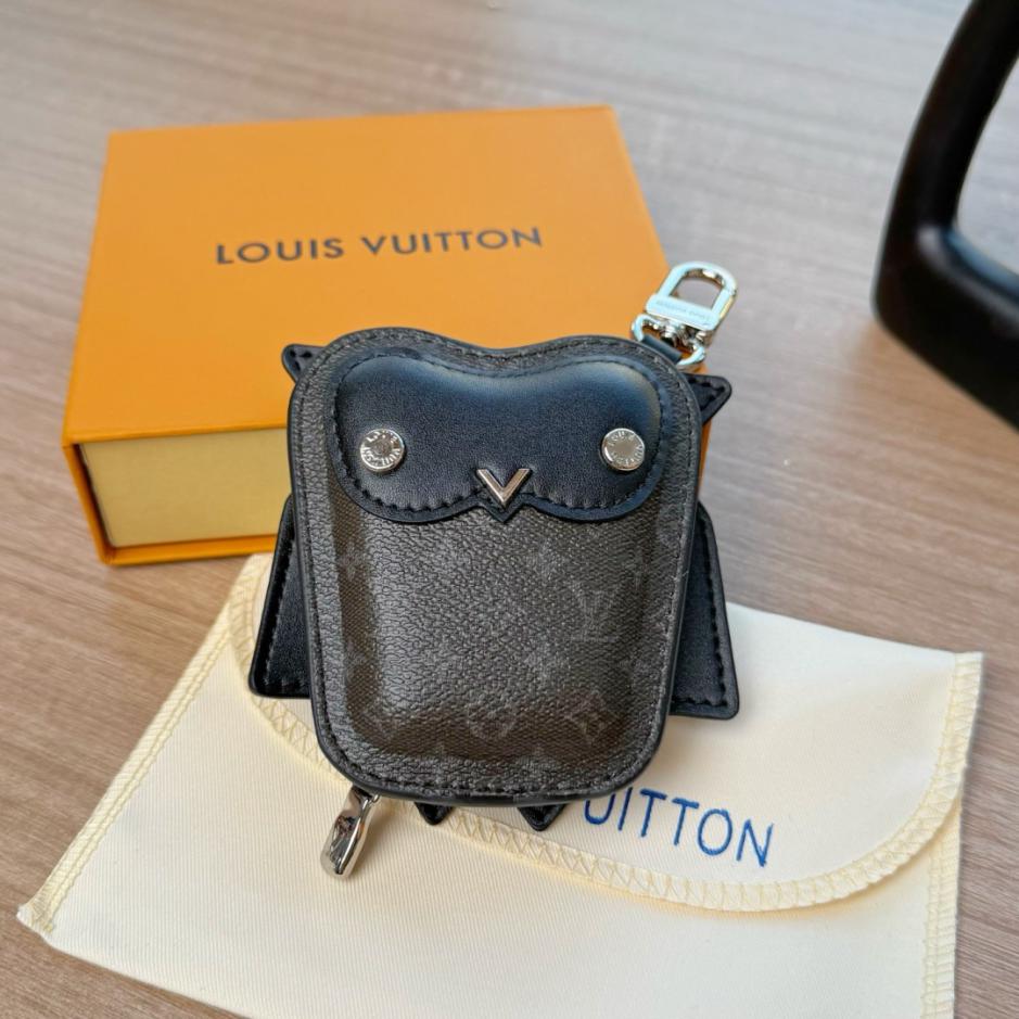 repliche,replica,perfette,siti di,affidabili,migliori siti,dove comprare,1:1,scarpe da ginnastica Nuovo arrivo: portachiavi a forma di gufo per custodia di cuffie Louis Vuitton (1OZVN7)