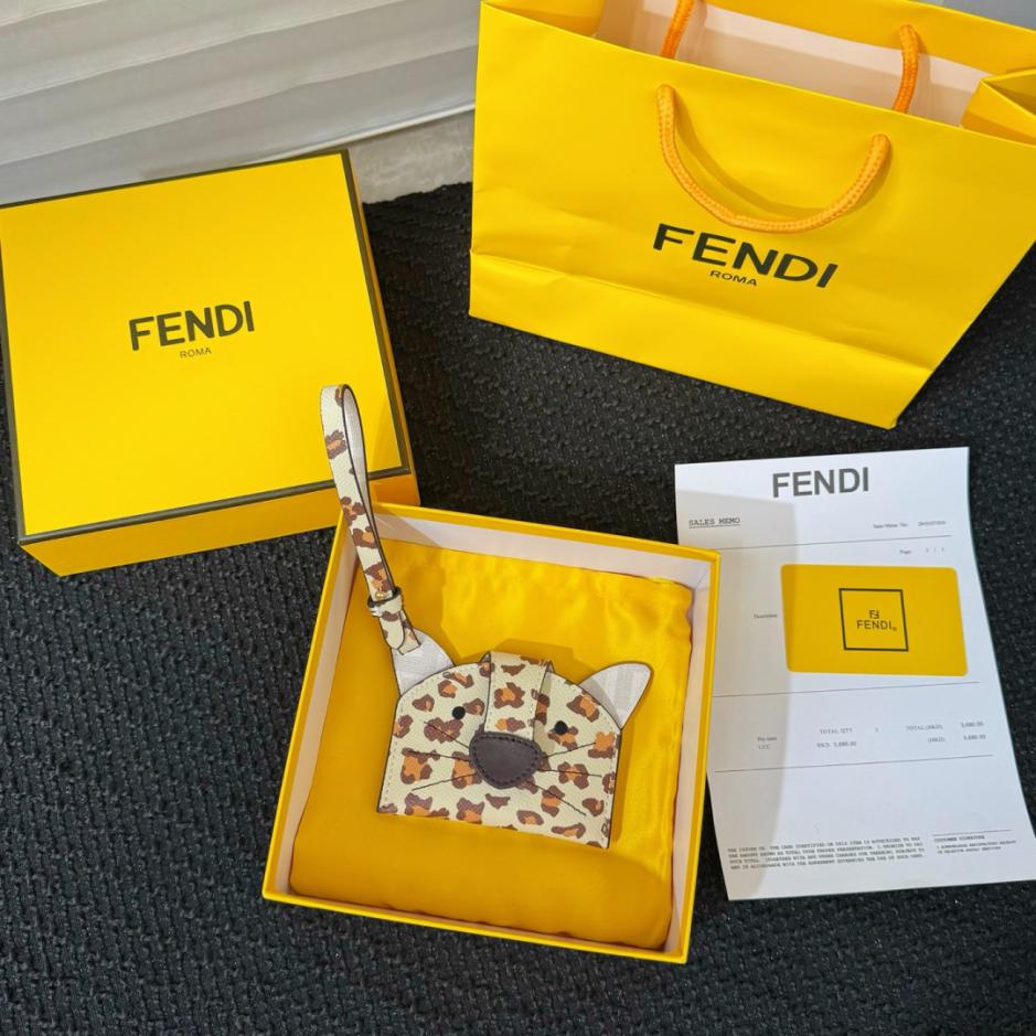 repliche,replica,perfette,siti di,affidabili,migliori siti,dove comprare,1:1,scarpe da ginnastica Nuovo portacarte Fendi della serie Animal (ER2UXN)