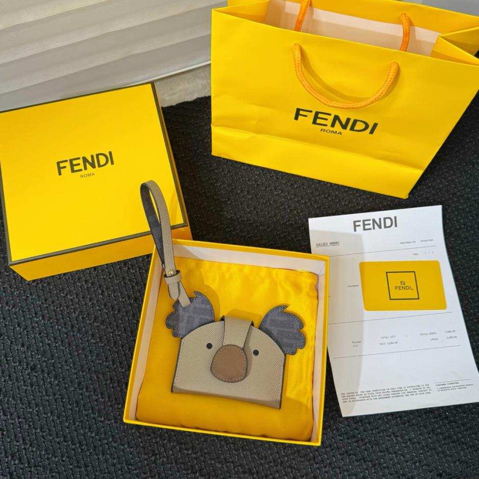 repliche,replica,perfette,siti di,affidabili,migliori siti,dove comprare,1:1,scarpe da ginnastica Nuovo portacarte Fendi della serie Animal (NEX69R)