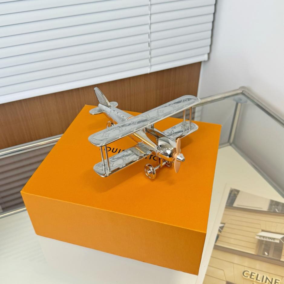 repliche,replica,perfette,siti di,affidabili,migliori siti,dove comprare,1:1,scarpe da ginnastica Statuetta a forma di aereo LV in edizione limitata (JKZCGJ)