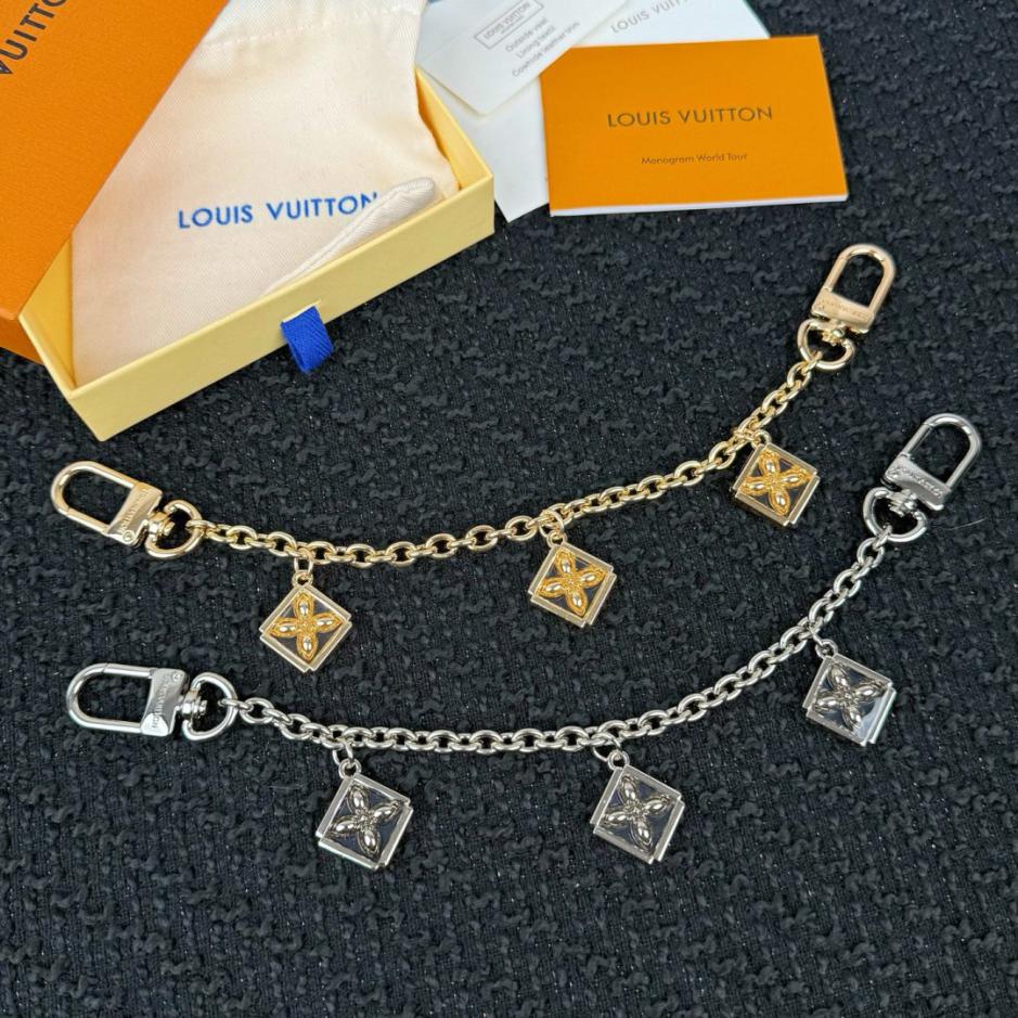 repliche,replica,perfette,siti di,affidabili,migliori siti,dove comprare,1:1,scarpe da ginnastica Nuovo portachiavi a catena lunga per borsa LOUIS VUITTON (GJRG2H)
