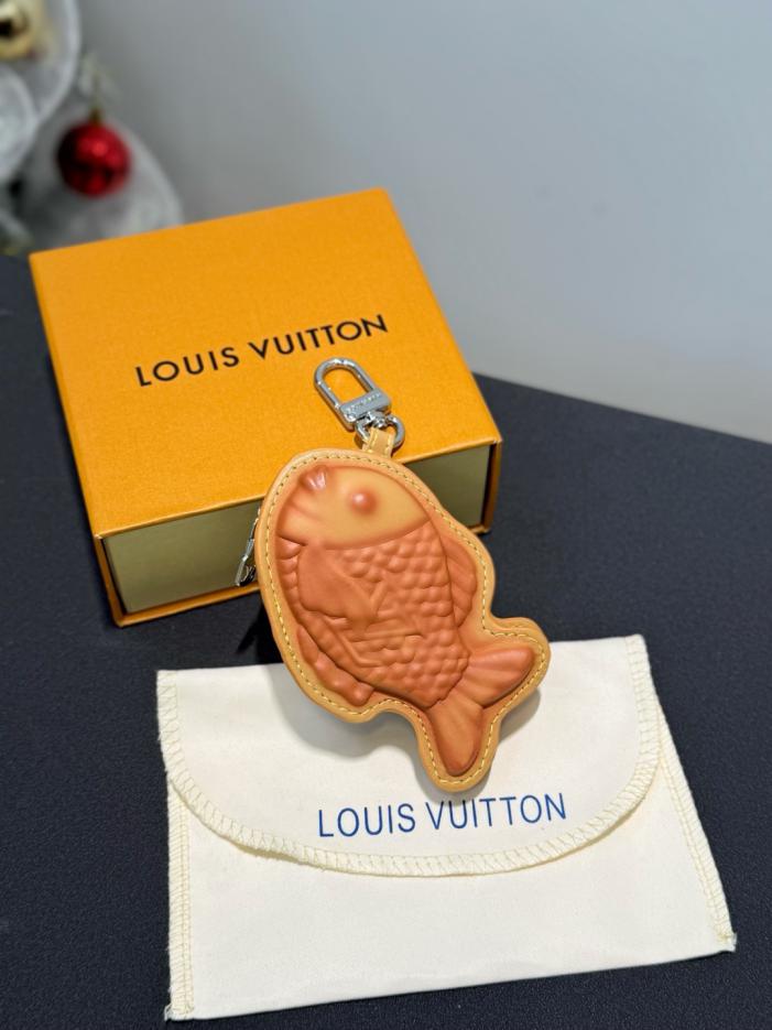 repliche,replica,perfette,siti di,affidabili,migliori siti,dove comprare,1:1,scarpe da ginnastica M03360 Ciondolo per borsa/custodia per cuffie Louis Vuitton TAIYAKI a forma di orata (53BH2O)