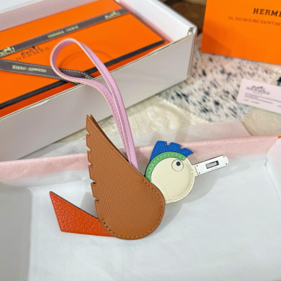 repliche,replica,perfette,siti di,affidabili,migliori siti,dove comprare,1:1,scarpe da ginnastica Esclusiva sul mercato! Nuova versione ‼️ Charm a forma di uccello Hermes, ciondolo per borsa a forma di uccello Hermes, portachiavi (W2XYA4)