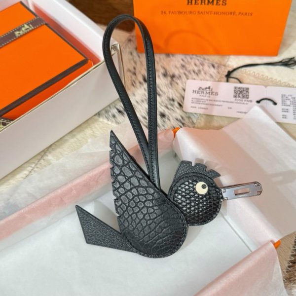 repliche,replica,perfette,siti di,affidabili,migliori siti,dove comprare,1:1,scarpe da ginnastica Nuovo charm Hermes a forma di uccello per la borsa Hermes in coccodrillo e con motivo a uccello (LOQWD2)