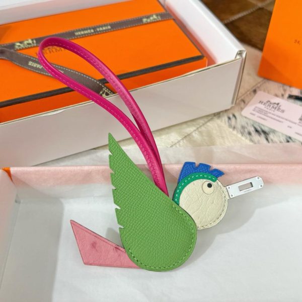repliche,replica,perfette,siti di,affidabili,migliori siti,dove comprare,1:1,scarpe da ginnastica Nuovo charm Hermes a forma di uccello per la borsa Hermes in coccodrillo e con motivo a uccello (N5ZB6R)