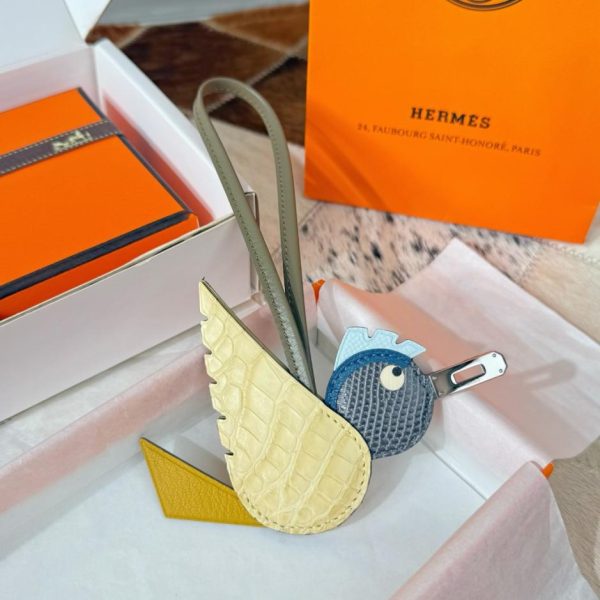 repliche,replica,perfette,siti di,affidabili,migliori siti,dove comprare,1:1,scarpe da ginnastica Nuovo charm Hermes a forma di uccello per la borsa Hermes in coccodrillo e con motivo a uccello (WE9XTL)