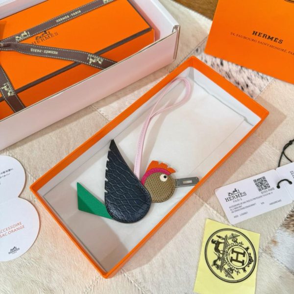 repliche,replica,perfette,siti di,affidabili,migliori siti,dove comprare,1:1,scarpe da ginnastica Nuovo charm Hermes a forma di uccello per la borsa Hermes in coccodrillo e con motivo a uccello (XD4X33)