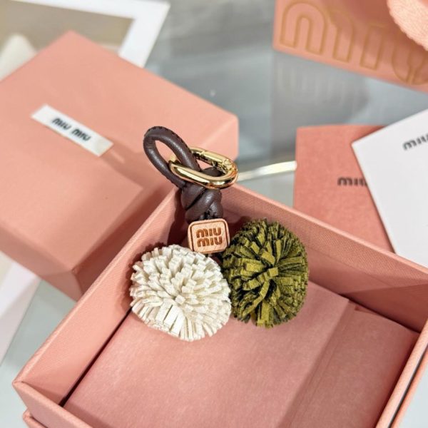 repliche,replica,perfette,siti di,affidabili,migliori siti,dove comprare,1:1,scarpe da ginnastica Ciondolo a forma di fiore MIUMIU per borsa, misura media (FZQAVG)