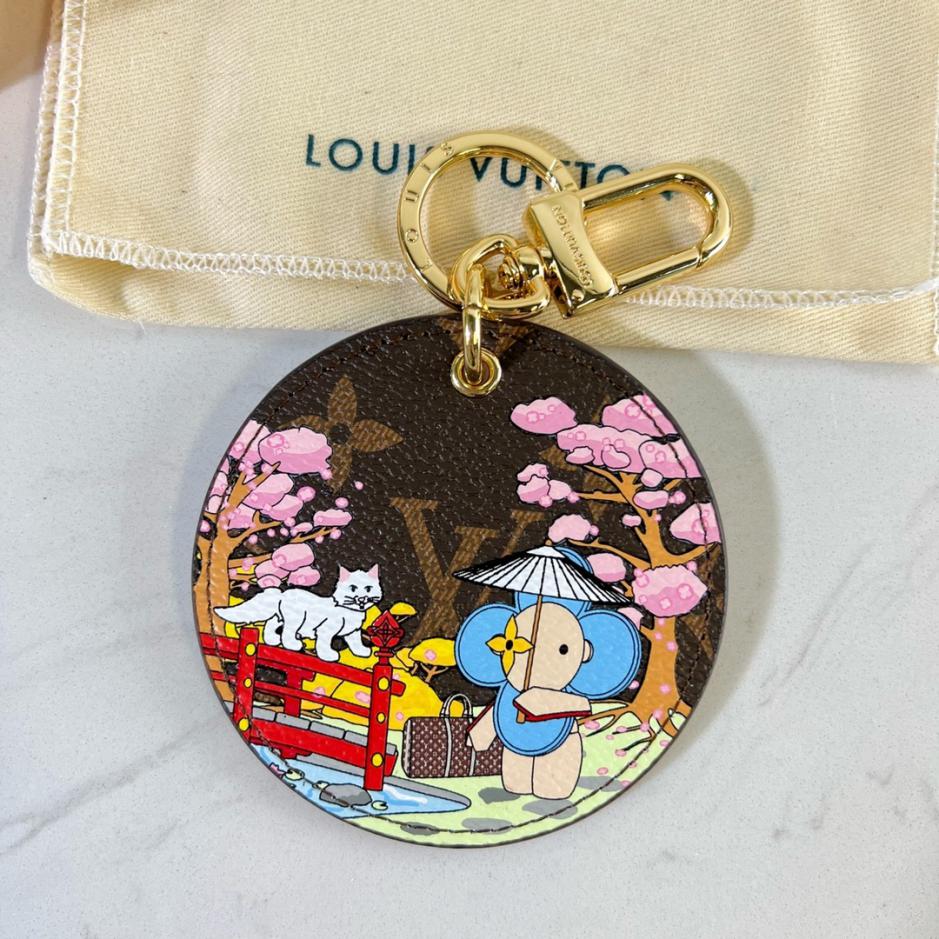 repliche,replica,perfette,siti di,affidabili,migliori siti,dove comprare,1:1,scarpe da ginnastica Portachiavi LV, ciondolo rotondo, portachiavi rotondo M00499ILLUSTRE JAPANESE GARDEN XMAS bag charm (SHIMSY)