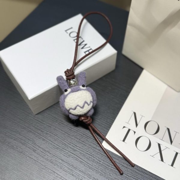 repliche,replica,perfette,siti di,affidabili,migliori siti,dove comprare,1:1,scarpe da ginnastica Nuovo arrivo: Ciondolo Loewe Totoro in feltro e pelle di vacchetta (FNGMMJ)