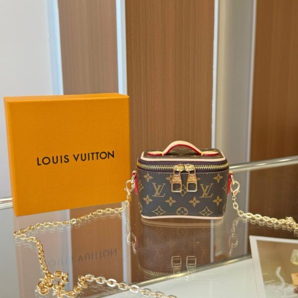 repliche,replica,perfette,siti di,affidabili,migliori siti,dove comprare,1:1,scarpe da ginnastica Mini borsa cosmetica a tracolla Louis Vuitton Microvanity (M3FOXO)
