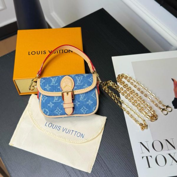 repliche,replica,perfette,siti di,affidabili,migliori siti,dove comprare,1:1,scarpe da ginnastica Nuova borsa LV NANO DIANE Mini Baguette (77DVYG)