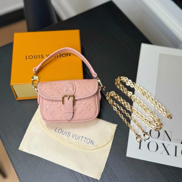 repliche,replica,perfette,siti di,affidabili,migliori siti,dove comprare,1:1,scarpe da ginnastica Nuova borsa LV NANO DIANE Mini Baguette (ALNR2I)