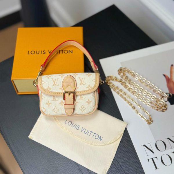 repliche,replica,perfette,siti di,affidabili,migliori siti,dove comprare,1:1,scarpe da ginnastica Nuova borsa LV NANO DIANE Mini Baguette (W4OZ7E)