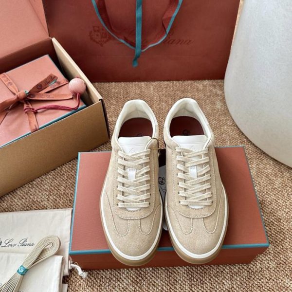 Le nuove sneakers da allenamento Tennis Walk German Training di Loro Piana nel colore Windhill (HQK8ZD)