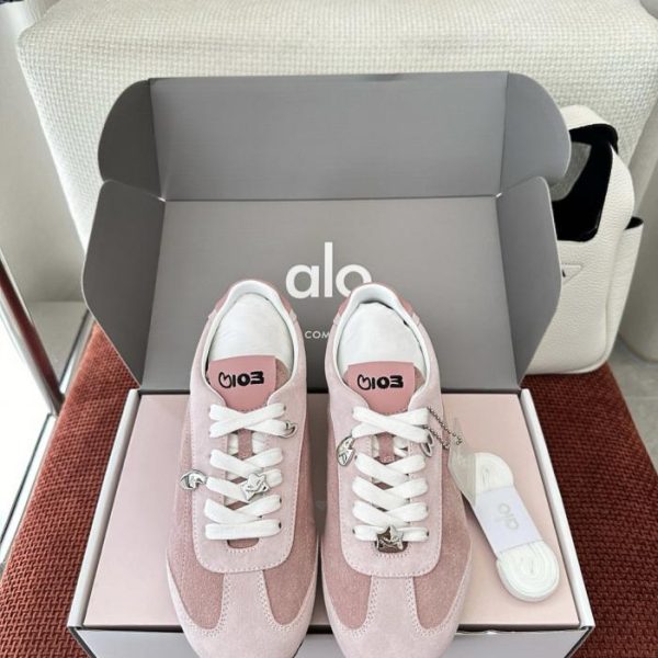 Scarpe da allenamento basse in camoscio ALO ​​X Jisoo in edizione limitata, rosa scuro (0XVVAF)