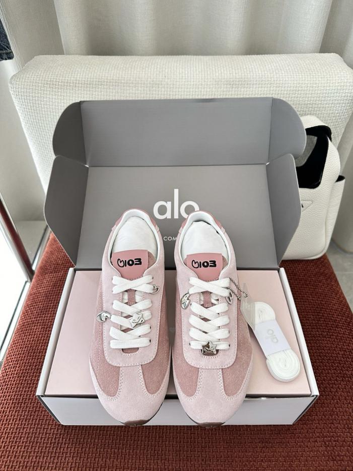 repliche,replica,perfette,siti di,affidabili,migliori siti,dove comprare,1:1,scarpe da ginnastica Scarpe da allenamento basse in camoscio ALO ​​X Jisoo in edizione limitata, rosa scuro (0XVVAF)