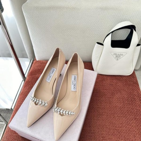 Le nuove décolleté BELINDA PUMP di Jimmy Choo in pelle verniciata color nude (IMV6AK)