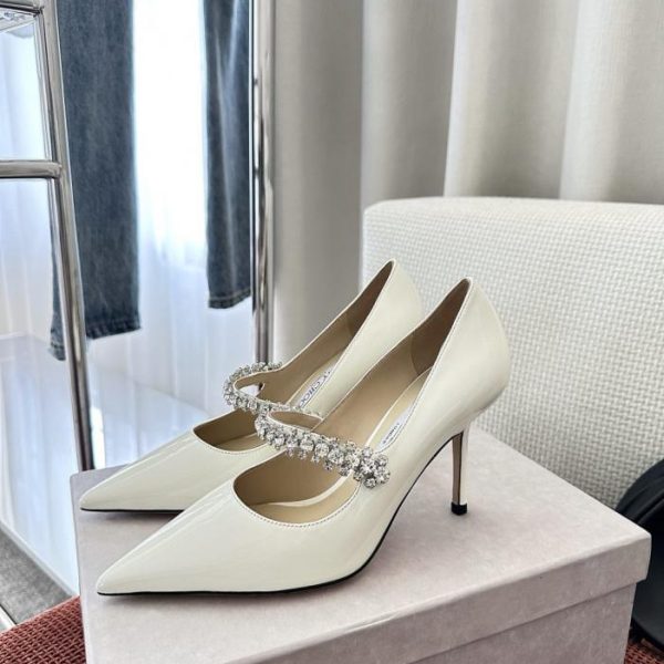 Décolleté Jimmy Choo in pelle verniciata con applicazioni di cristalli, bianche, 8,5 cm (J3QRGJ)