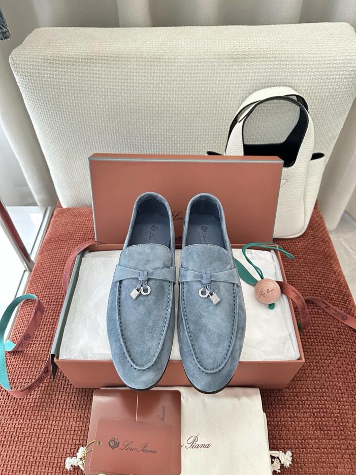 repliche,replica,perfette,siti di,affidabili,migliori siti,dove comprare,1:1,scarpe da ginnastica I nuovi mocassini da donna Joan di Loro Piana in una profonda fantasia a onde blu (OK7JXE)