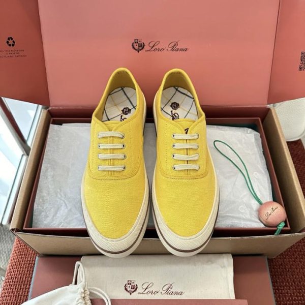 Le nuove sneakers Nantucket Walk di Loro Piana in giallo limone (85VKJW)