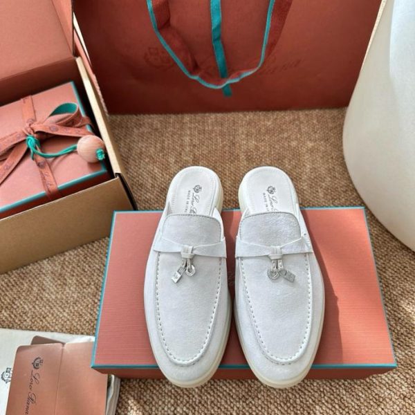 Sandali mocassino slip-on Loro Piana Classic Summer Charms Walk, grigi (A35QAL)