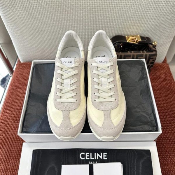 Nuove sneakers basse RACER TRIOMPHE di Celine, colore vaniglia (361X5T)