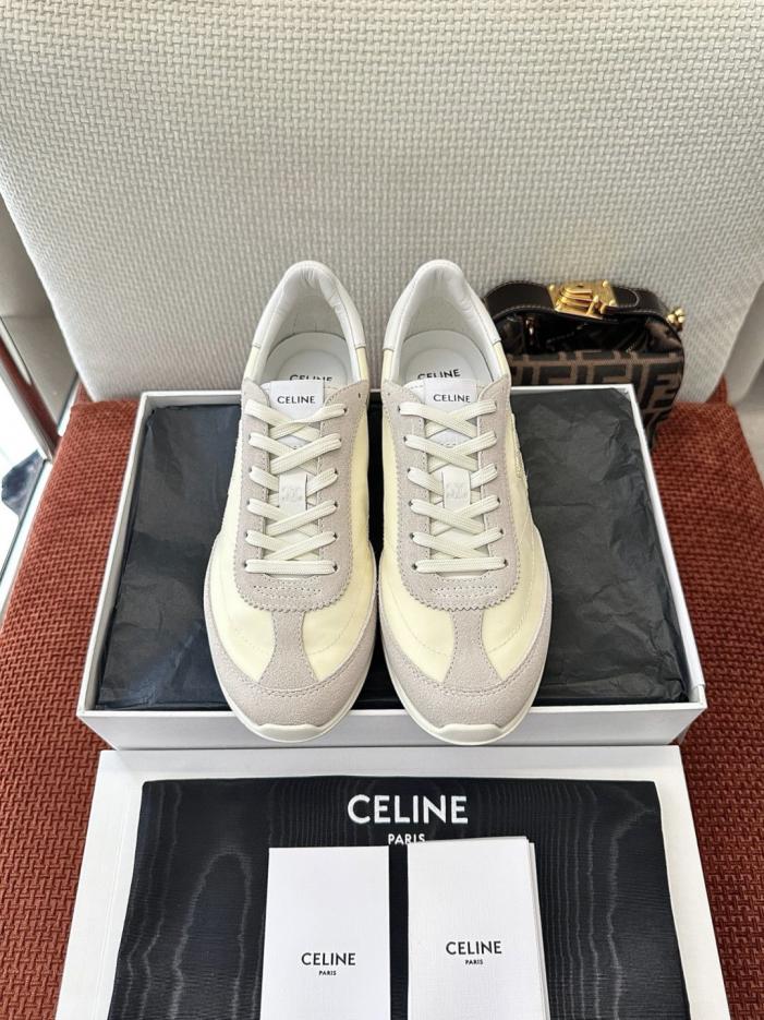 repliche,replica,perfette,siti di,affidabili,migliori siti,dove comprare,1:1,scarpe da ginnastica Nuove sneakers basse RACER TRIOMPHE di Celine, colore vaniglia (361X5T)