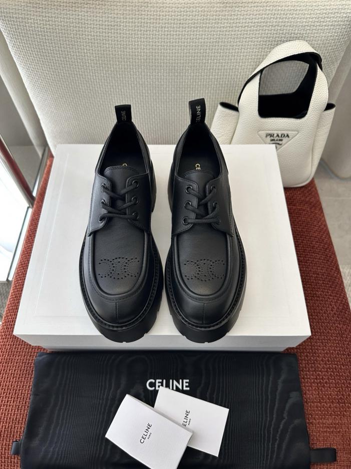 repliche,replica,perfette,siti di,affidabili,migliori siti,dove comprare,1:1,scarpe da ginnastica Nuove scarpe derby TRIOMPHE in stile retrò-moderno di Celine, nere (JM5CTZ)