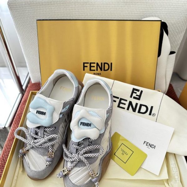 Nuove sneakers retrò Wave Pulse a fantasia floreale di Fendi, grigie (71AU5Y)