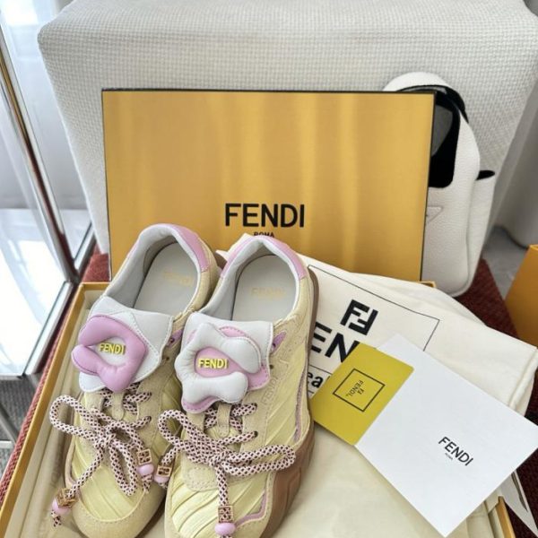 Nuove sneakers retrò Wave Pulse di Fendi, colore giallo (9O222R)