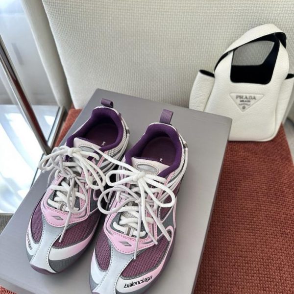 Le nuove sneakers retrò RADAR di Balenciaga in viola (Z1VOZX)