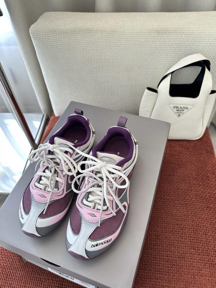 repliche,replica,perfette,siti di,affidabili,migliori siti,dove comprare,1:1,scarpe da ginnastica Le nuove sneakers retrò RADAR di Balenciaga in viola (Z1VOZX)