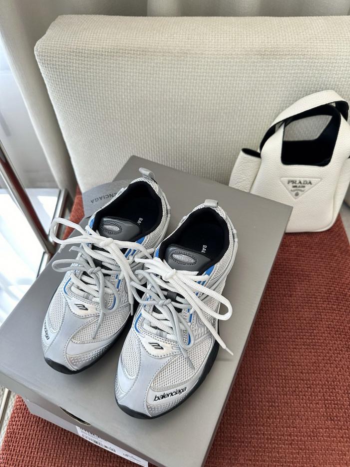 repliche,replica,perfette,siti di,affidabili,migliori siti,dove comprare,1:1,scarpe da ginnastica Nuove sneakers retrò RADAR di Balenciaga, argento ▪ (2NXDR2)