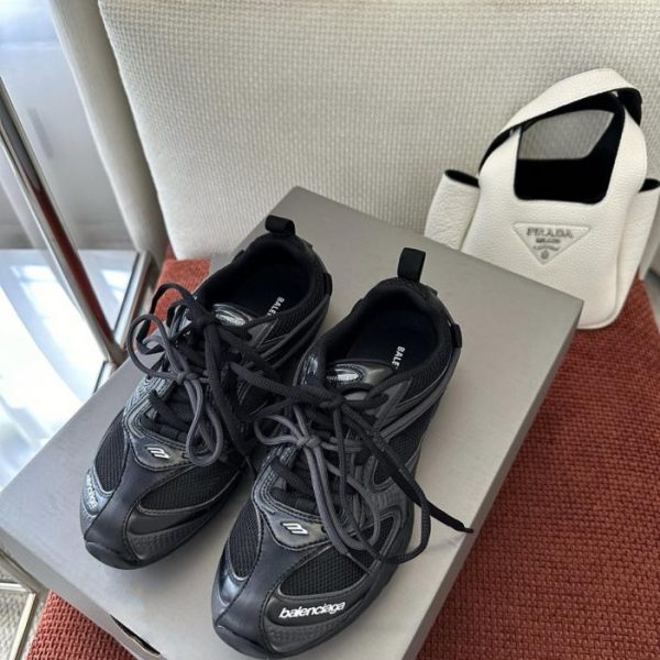 Le nuove sneakers retrò RADAR di Balenciaga, nere (QBXQYE)