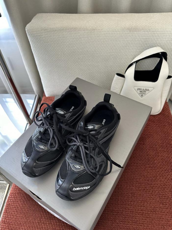 repliche,replica,perfette,siti di,affidabili,migliori siti,dove comprare,1:1,scarpe da ginnastica Le nuove sneakers retrò RADAR di Balenciaga, nere (QBXQYE)