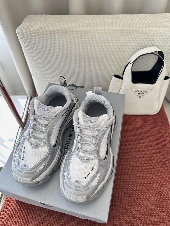 repliche,replica,perfette,siti di,affidabili,migliori siti,dove comprare,1:1,scarpe da ginnastica Nuove sneakers Balenciaga TRIPLE S.2 GRADIENT, grigie e bianche (QZ81X9)