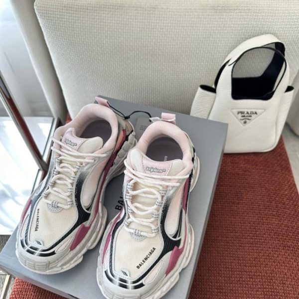 Le nuove sneakers TRIPLE S.2 GRADIENT di Balenciaga in rosa e bianco (ZRS5UR)