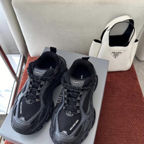 Nuove sneakers Balenciaga TRIPLE S.2 GRADIENT, nere (V8UU7H)