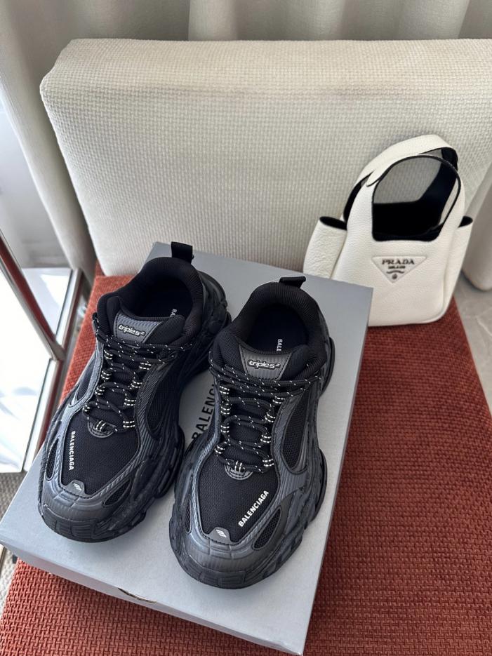 repliche,replica,perfette,siti di,affidabili,migliori siti,dove comprare,1:1,scarpe da ginnastica Nuove sneakers Balenciaga TRIPLE S.2 GRADIENT, nere (V8UU7H)