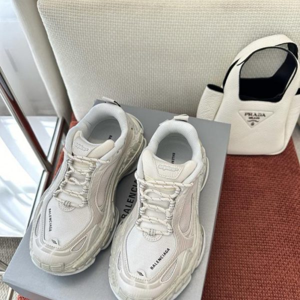 Nuove sneakers Balenciaga TRIPLE S.2 GRADIENT, bianche (506TO8)