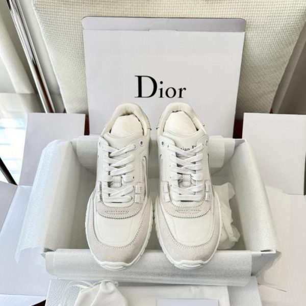 Le nuove sneakers Tech di Dior, bianche (FOKW9V)
