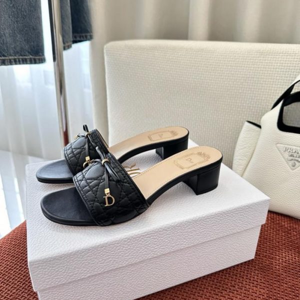 repliche,replica,perfette,siti di,affidabili,migliori siti,dove comprare,1:1,scarpe da ginnastica Sandali cannage trapuntati in pelle di agnello serie Dior Cannage, tacco medio 4,5 cm (TBR2O8)